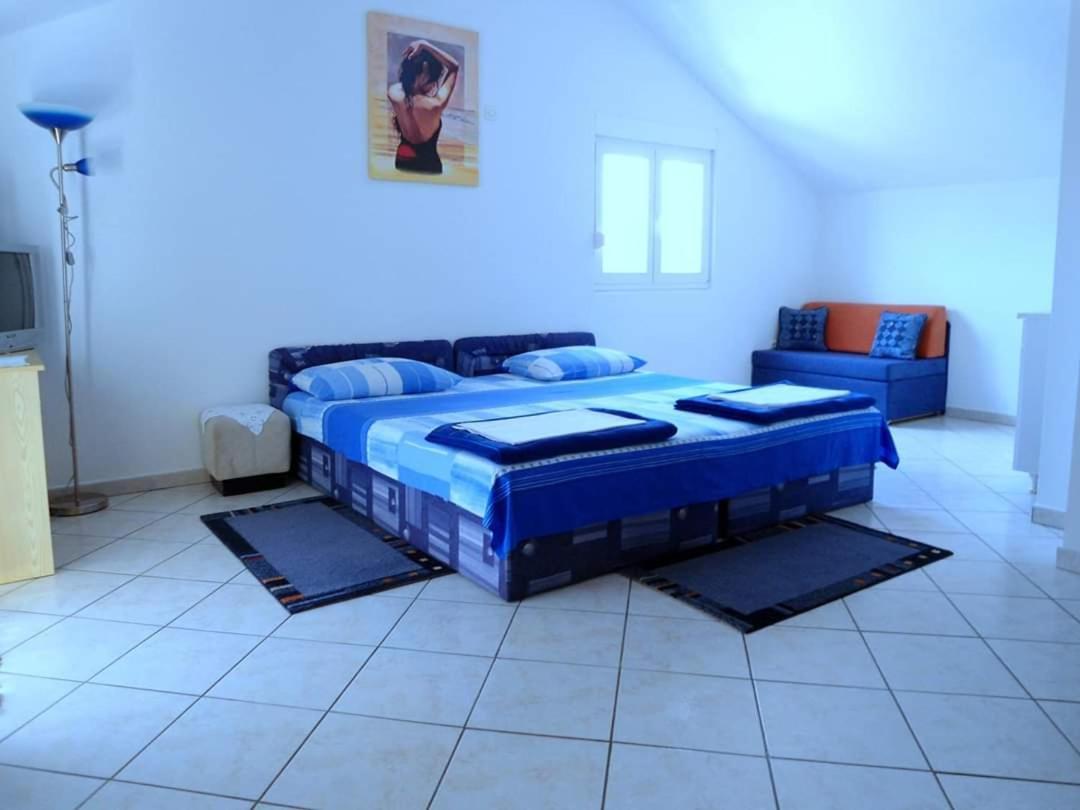 Apartments Slavica Трогир Екстериор снимка