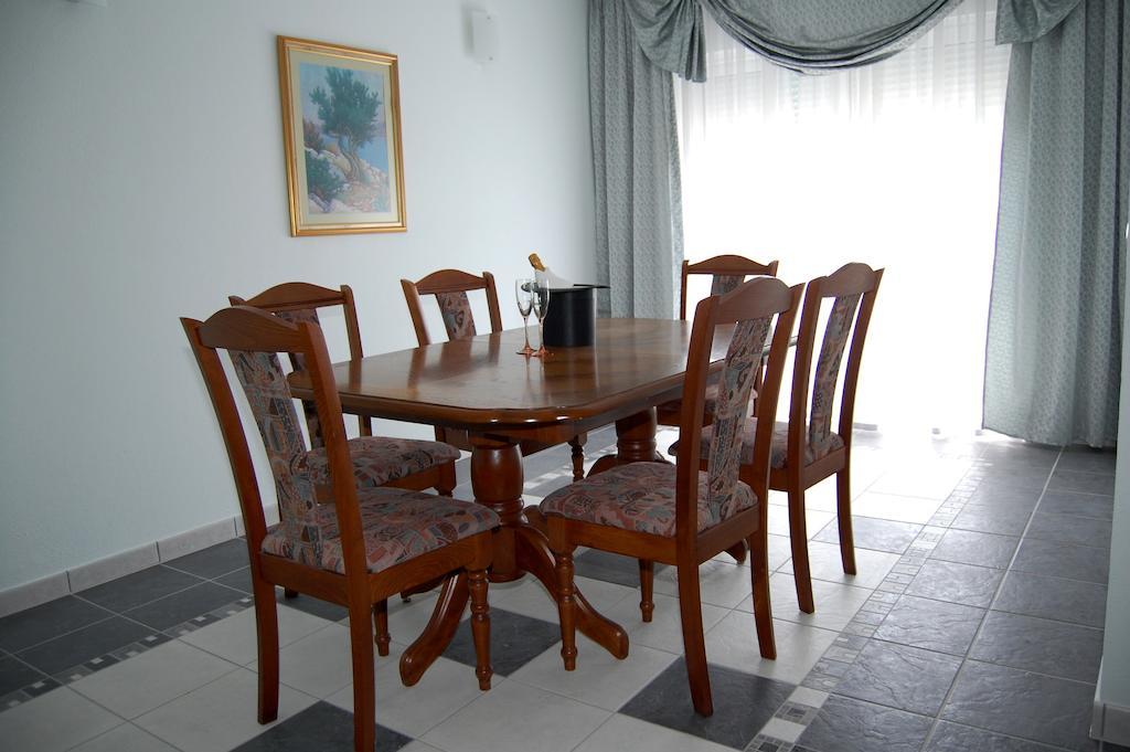 Apartments Slavica Трогир Стая снимка